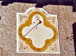 Souliers, cadran solaire à l'entrée du village